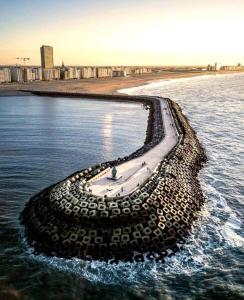 Centrally Located Apartment Close To The Beach