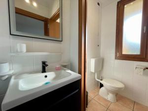 Modern seaside flat by the pool