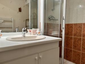 Appartements 535 - Appartement T2 avec magnifique vue mer : photos des chambres