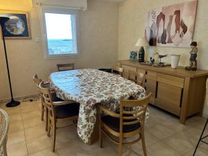 Appartements 535 - Appartement T2 avec magnifique vue mer : photos des chambres