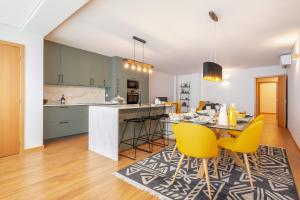 Sophisticated Modern Flat - Ace Location