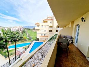 Royal Golf View: 2BR, Pools & AC