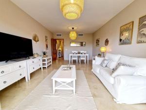 Royal Golf View: 2BR, Pools & AC