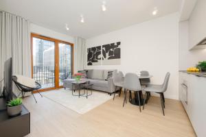 Three-Bedroom Apartment Warsaw Mokotów with Parking and Balcony by Renters