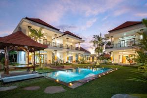 Deluxe hướng hồ bơi (Deluxe Pool View)