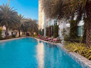 City Garden Olympus Condo & Yahaha