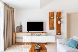 Villa Joy - 40 m2 heated pool, 35 000 m2 of land