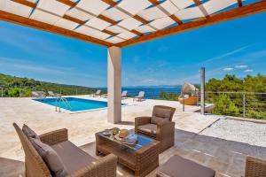Villa Joy - 40 m2 heated pool, 35 000 m2 of land