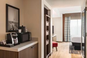 Junior King Suite with Seating Area room in Hilton Garden Inn Palm Coast Town Center
