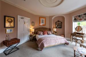 Superior King Room room in Darwin's Townhouse