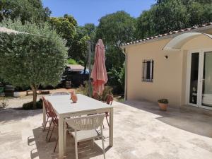 Villas Villa avec piscine proche centre ville Nimes : photos des chambres