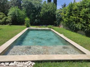 Villas Villa avec piscine proche centre ville Nimes : photos des chambres