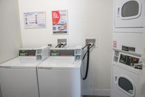 McCormick Place Beautiful Studio Suite with Optional Parking and Gym Access Sleeps 4 Near Soldier Field and Downtown Chicago