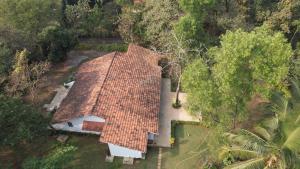 Banyan House - luxurious 4 bedroom villa on one acre, near the beach