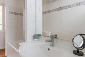 Eiffel Tower Saint Residence