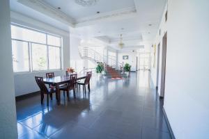 Nhà Hàng Khách Sạn Hòa Bình 2