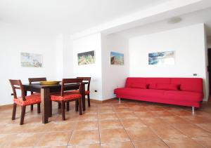 Pgs immobiliare srls Residenza Ugo Bilocale con terrazza attrezzata e posto auto privato La Maddalena