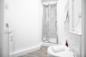 2 Bedroom - Deluxe Apt with Free Private Parking - Netflix & Wifi - Top Rated - 52C