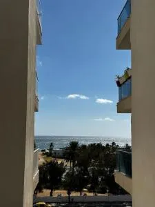 Beachfront Apartment with Garage - Zamālat as Sawāsī