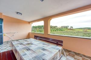 Apartment Cerin with Balcony 