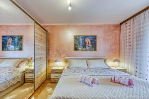 Apartment Cerin with Balcony