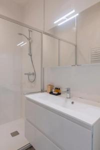 Center Royal Residence