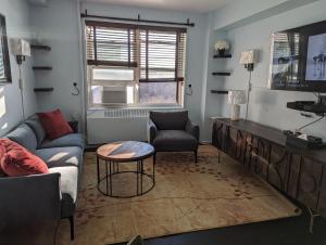 Fully renovated Manhattan gem