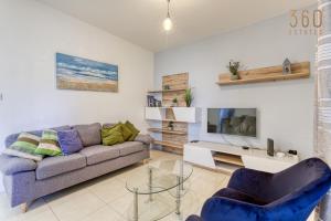 A lovely 2Br home just off Spinola Bay by 360 Estates