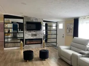 Loera’s Inn - Triangle