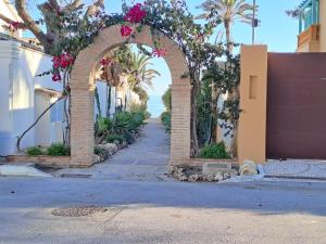 Noctua Villa Estepona pool and beach 013