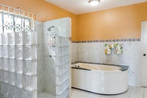 YanceyLargo-6BR Two-Story Estate with Mountain Views