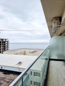 Black & White - Endless Summer Mamaia Nord Apartaments