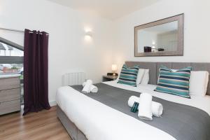 Strawberry Line, Apartment 2