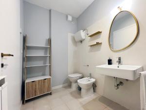 Glamorous flat with Jacuzzi, king size bed and small balcony