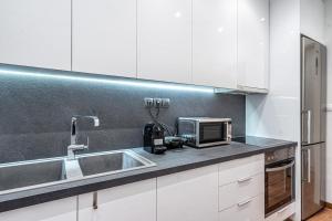 Modern Living - Greecing