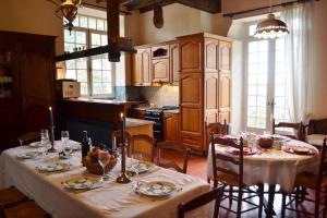 Villas Grande maison en pierre avec piscine, sauna et jacuzzi : photos des chambres
