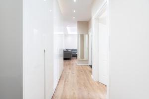 Renovated Condo close to town center and the beach