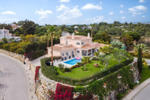 Extraordinary Villa on an elevated position in Quinta do Lago