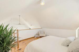 Intimate Apartment with Scenic Views