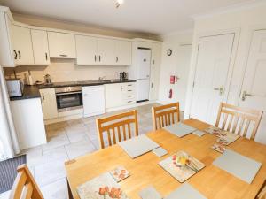 Sea Breeze Holiday Home