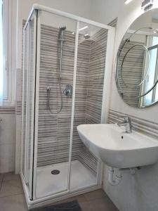 [Como-Svizzera] La casa di Betty