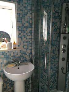 Stylish Two Large Double Bedroom House in Central Harrogate with on street parking