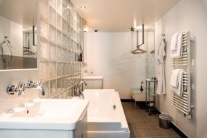 Suite room in Kube Hotel Paris - Ice Bar