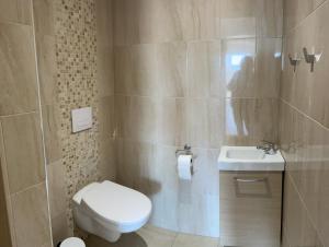 Villas Orange Villa on the Cote d'Azur 6BR 11pax AC Private Heated Pool BBQ Mountain View : photos des chambres