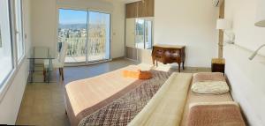 Villas Orange Villa on the Cote d'Azur 6BR 11pax AC Private Heated Pool BBQ Mountain View : photos des chambres