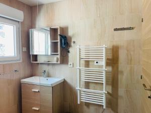 Villas Orange Villa on the Cote d'Azur 6BR 11pax AC Private Heated Pool BBQ Mountain View : photos des chambres