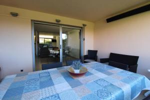 EDENCAU Appartement pour 4 personnes climatisé proche de la mer avec piscine commune au Pradet