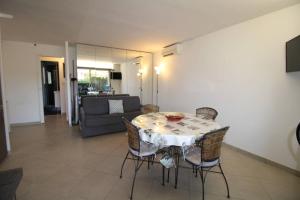 EDENCAU Appartement pour 4 personnes climatisé proche de la mer avec piscine commune au Pradet