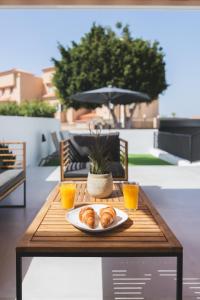 Designer loft with pool, with gigantic terrace and private parking & in the city centre