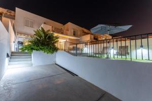 Designer loft with pool, with gigantic terrace and private parking & in the city centre